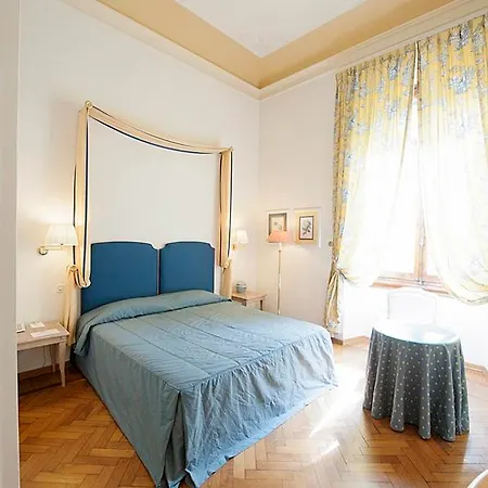 Palazzo Ruspoli Apartamento *