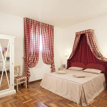 Palazzo Ruspoli Διαμέρισμα *