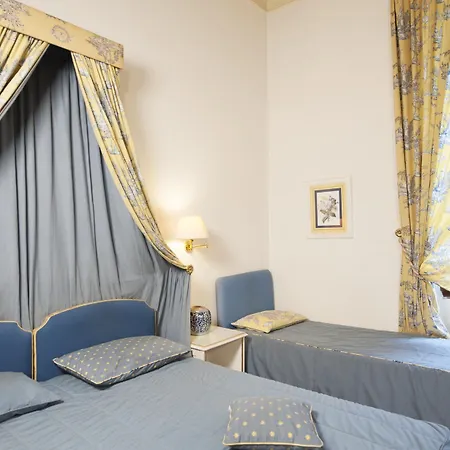 Palazzo Ruspoli Apartamento *